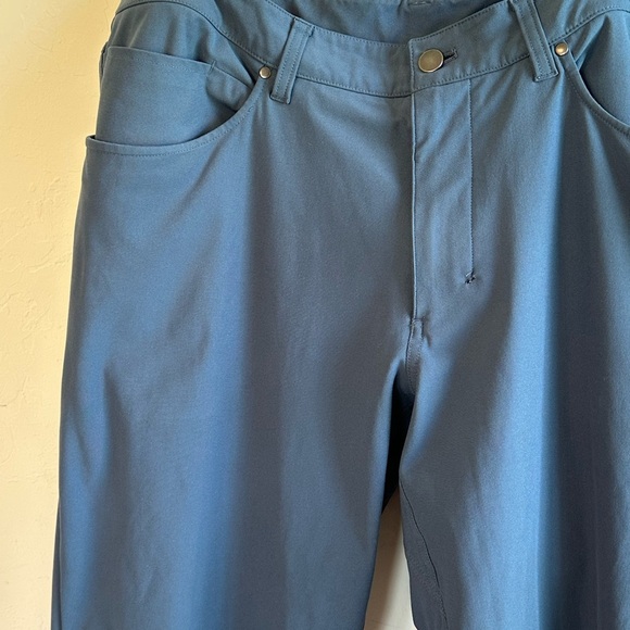 Lululemon Men’s Blue Active Wear Pants (Damaged) Front Zip and 5 Pockets Sz 36 - Picture 3 of 10